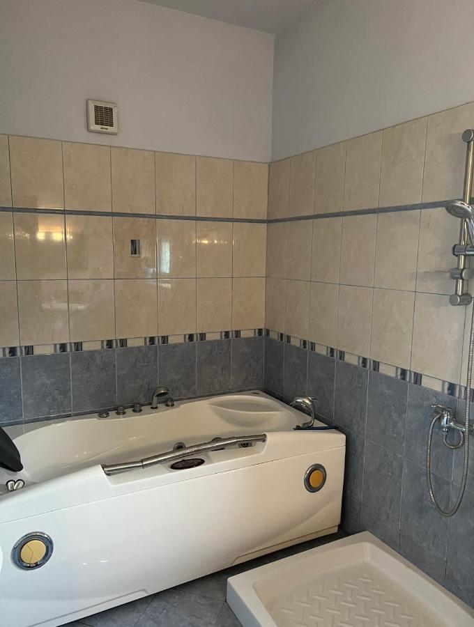 Guest House Pulake Berat Exterior foto