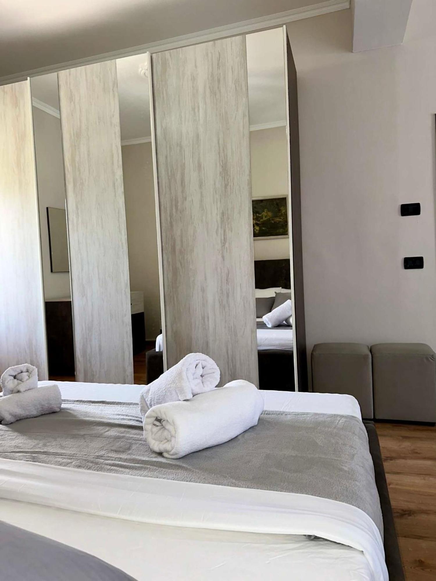 Guest House Pulake Berat Exterior foto