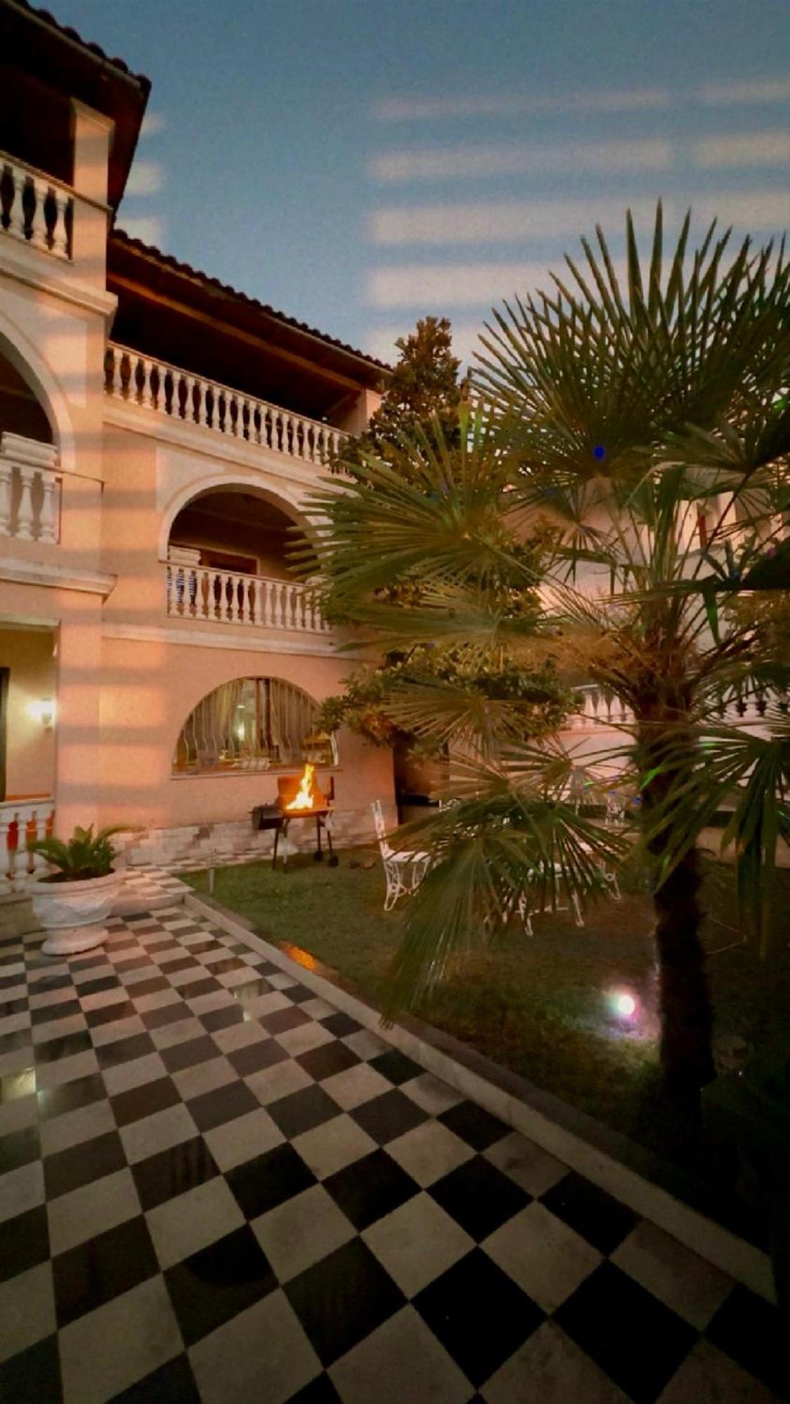 Guest House Pulake Berat Exterior foto